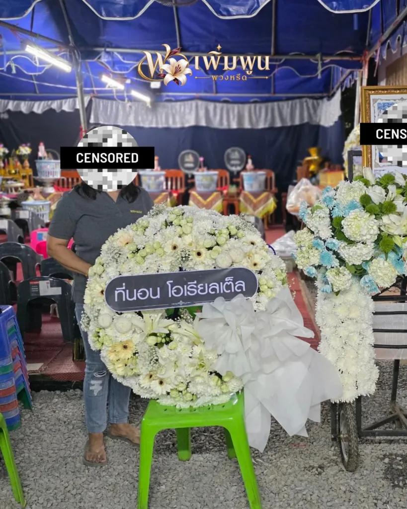 พวงหรีดดอกไม้สดโทนขาว